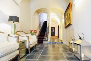 Lesar Hotel Angel