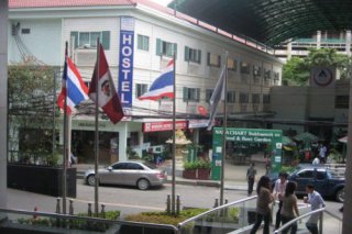 Na Na Chart Sukhumvit 25
