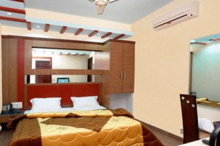 Hotel Raunak Plaza