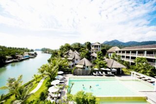 Aana Resort & Spa