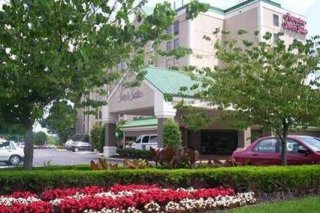 Hampton Inn & Suites -Airport
