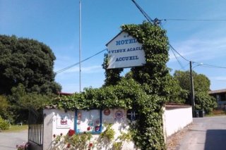 Hotel Les Vieux Acacias