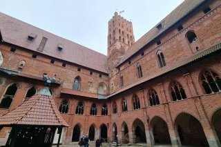 Zamek Wysoki: Klasztor i Kościół