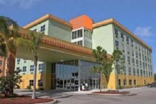 Roberts Hotel Coral Bridge Inn & Suites