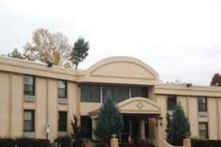 Town House Inn and Suites