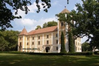 Hedervary Castle