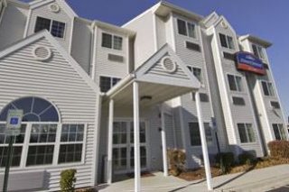 Howard Johnson Inn and Suites