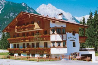 Wohlfühl-Ferienwohnungen Landhaus Karoline
