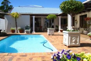 Dolphin Inn Guesthouse -