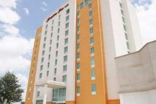 Hampton Inn  / Zona Industrial