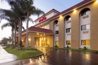 Red Roof Inn  Airport