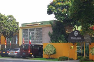 Basadre Suites Hotel
