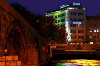 Stone Bridge Hotel