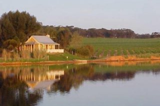 Stonewell Cottages and Vineyards