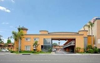 Rodeway Inn & Suites  by the Convention Center