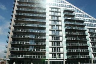 Travelling Light Apartments @ The Edge