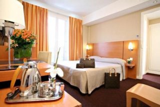 Holiday Inn Garden Court  Auteuil