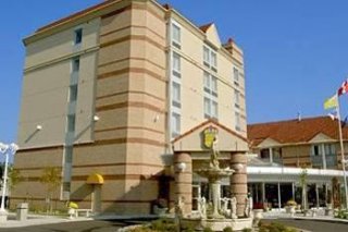 Monte Carlo Inn Airport Suites