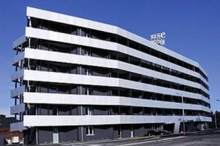 Base Hotel To Stay