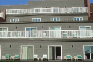 River Inn & Suites