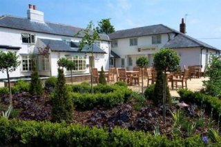 Fox Country Inn (Junction 5M40)