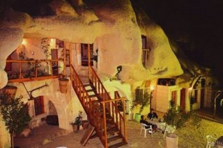 Shoestring Cave Hotel