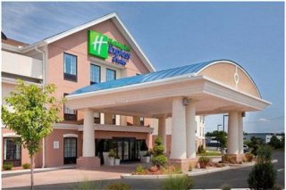 Holiday Inn Express Hotel & Suites