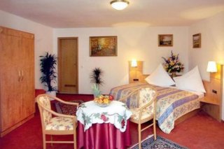Hotel & Weinhaus Schorsch Eger's Weinstadl