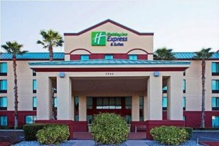 Holiday Inn Express Hotel & Suites