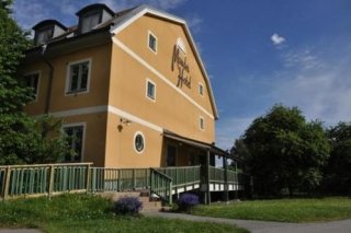 Maude's Hotel