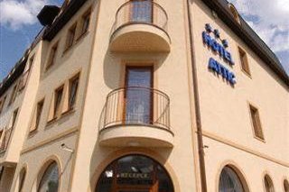 Attic Hotel