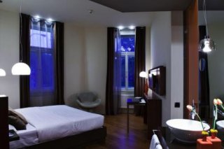 987  Hotel