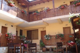 Kadeva House