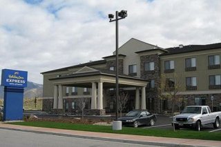 Holiday Inn Express Hotel & Suites