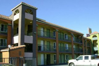 Scottish Inn and Suites