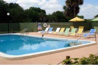 Tropical Days Inn Resort
