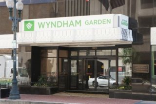 Wyndham Garden Baronne Plaza