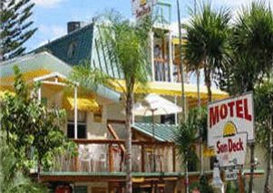 Sun Deck Inn & Suites