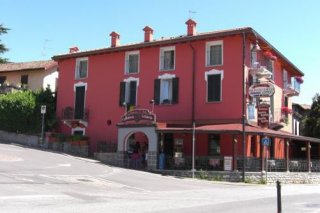 Azzano Holidays B&B