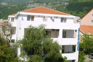 Lyon Apartments