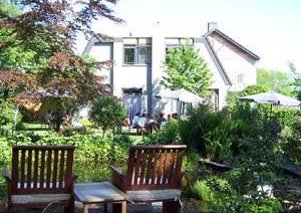 Mezzo Restaurant & Kamers