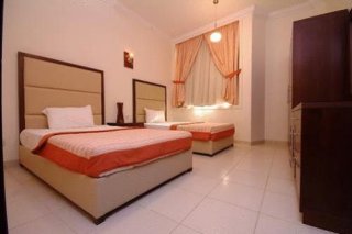 Royal Hotel & Suites