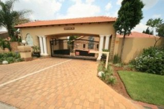 Le Cozmo Guesthouse