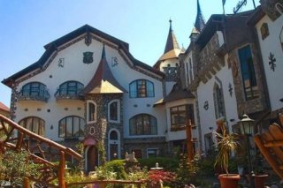 Hunter Prince Castle & Dracula Hotel