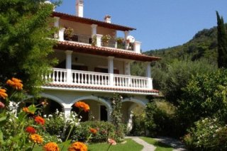 Alexandros Studios & Apartments