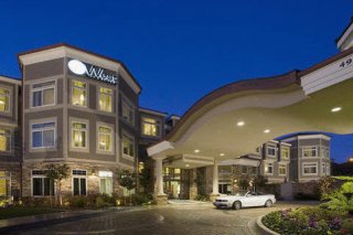 West Inn & Suites