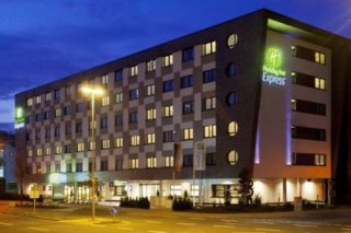 Holiday Inn Express  Airport Superior