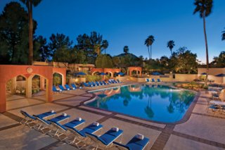 Cottonwoods Resort & Suites
