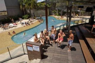 Gilligans Backpacker Hotel & Resort