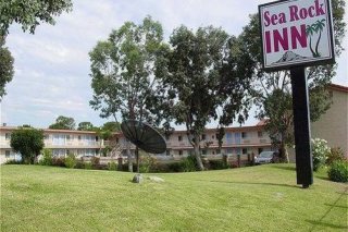 Sea Rock Inn